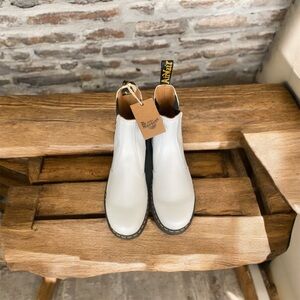 NWT Dr. Martens Chelsea boots size 11!!!